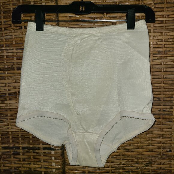 VTG Mystique 1950's Brief Girdle Shaper Sz 2X-34 Ivory Pinup High Waist USA Made - Picture 1 of 5